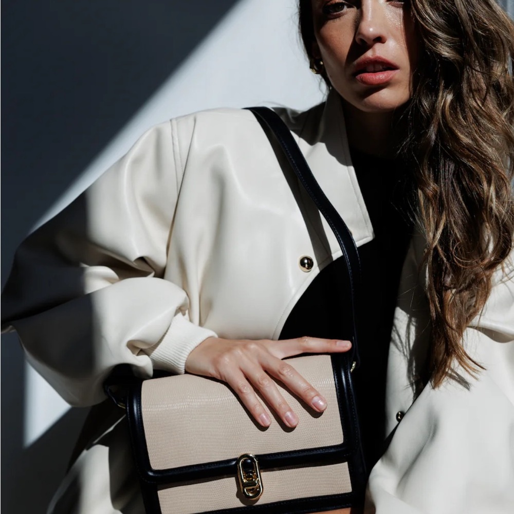 NWT Chic Beige and Black Crossbody Bag - Picture 1 of 5